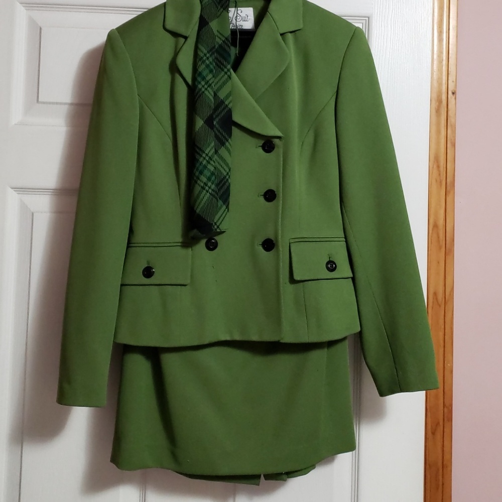 Le Suit Petite Skirt Suit Size 4P